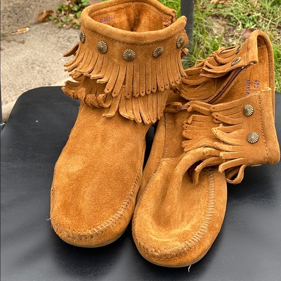Shoes - Minnetonka Brown Moccasins